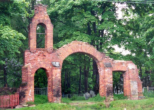 Ворота польского католического кладбища