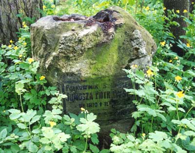 Надгробие начала ХХ века, крест утрачен