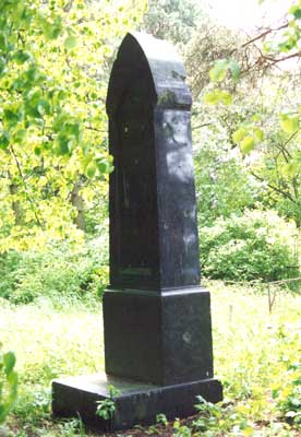 Надгробие в стиле модерн из чёрного гранита