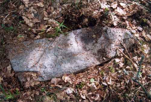 Надгробная плита, нижняя часть креста