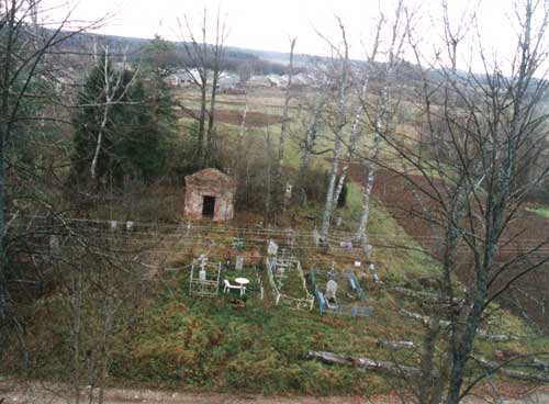 надгробие - каменная плита с надписями на польском языке